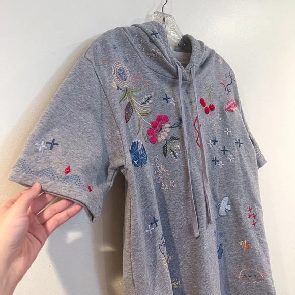 Johnny Was Gray Embroidered Short Sleeve Hooded Top Bohemian Pullover Hoodie S - Picture 4 of 7